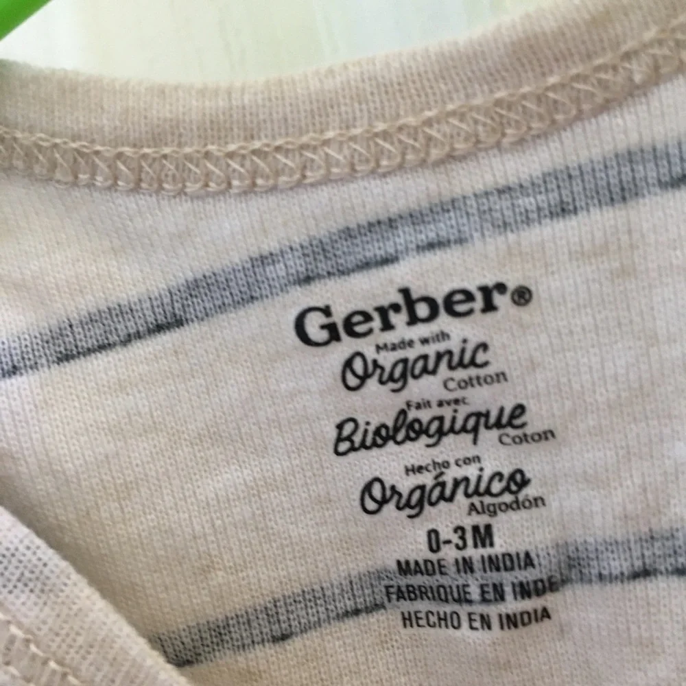 Gerber organic onesie 0-3 months